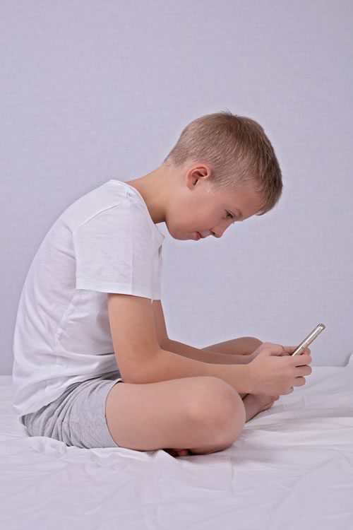Poor Posture Playing Games on Cell Phone Poor Posture Playing Games on Cell Phone