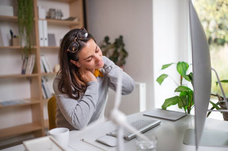 5 Tips for Reducing Neck Pain in The Workplace